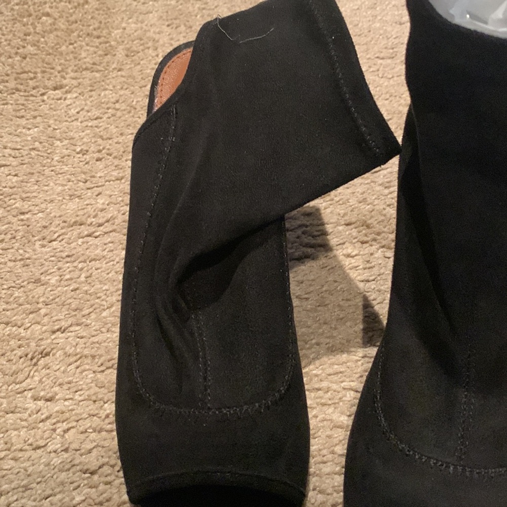 Black Rampage Heels - Picture 3 of 4